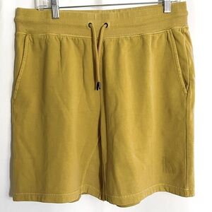 The North Face Mens Garment Dye 7" Shorts Size Medium Mineral Gold NWT Fleece